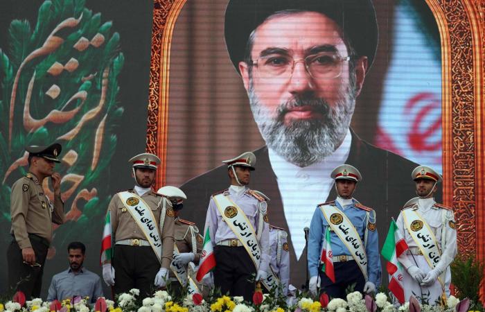 الملاحة
      عبر
      هرمز
      لا
      تزال
      عند
      حدّها
      الأدنى