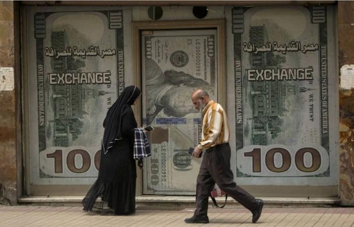 ليبيا:
      انتشال
      جثث
      17
      مهاجراً
      وفقدان
      9
      إثر
      تعطل
      قاربهم
      في
      عرض
      البحر