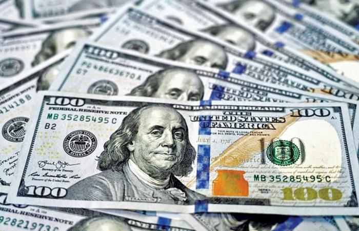 الدولار يرتفع مع ترقب المستثمرين لقرار المركزي الأمريكي 
