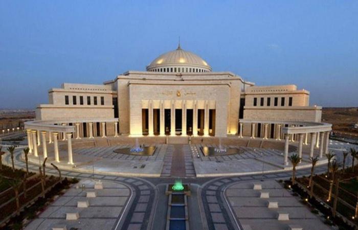 مصريون
      يجدون
      في
      شبكات
      النقل
      الجماعي
      الحديثة
      «بديلاً
      آمناً»
      بعد
      غلاء
      الوقود