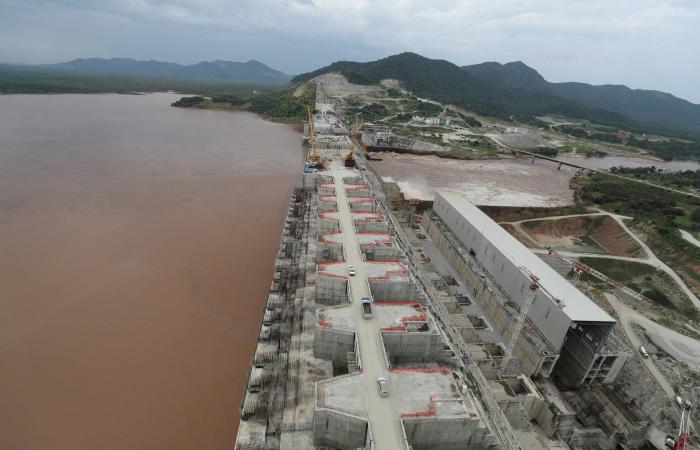 حذر
      في
      مصر
      مع
      اقتراب
      الأمطار
      الإثيوبية...
      ولا
      جديد
      في
      «نزاع
      السد»