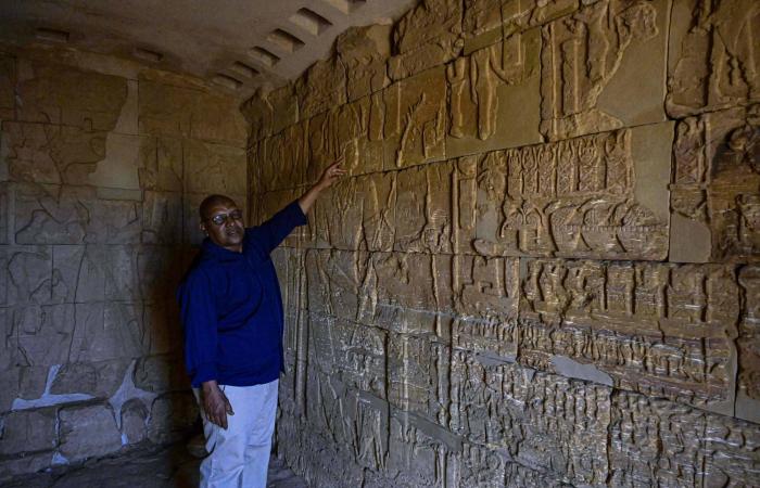 أهرامات
      مروي
      تقاوم
      الخراب
      وتحرس
      ذاكرة
      السودان