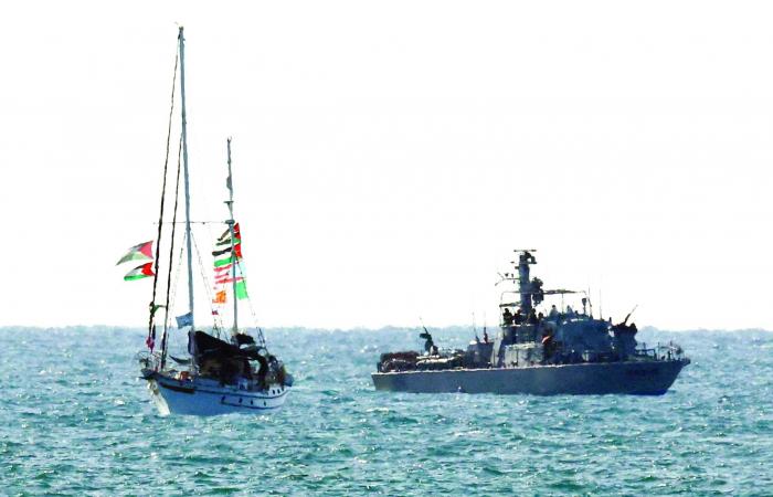 «البحرية
      الإسرائيلية»
      حشدت
      نصف
      قوتها
      للتنكيل
      بـ«أسطول
      الصمود»