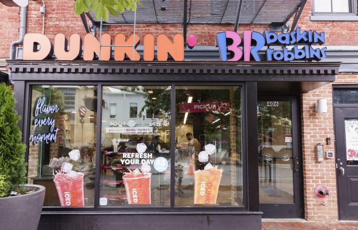 من قوائم "ستاربكس" إلى "ماكدونالدز".. ما سر هيمنة هذه المشروبات الزاهية؟