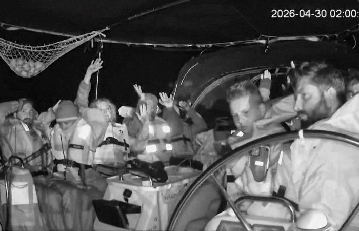 «البحرية
      الإسرائيلية»
      حشدت
      نصف
      قوتها
      للتنكيل
      بـ«أسطول
      الصمود»