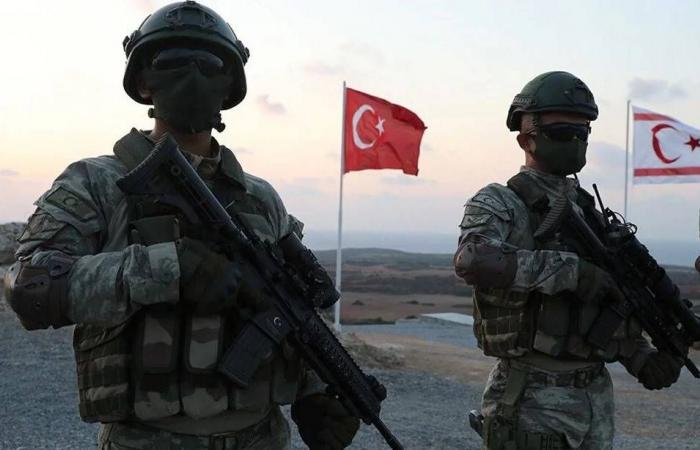 ستارمر
      يتهم
      إيران
      بمحاولة
      إلحاق
      الأذى
      باليهود
      البريطانيين