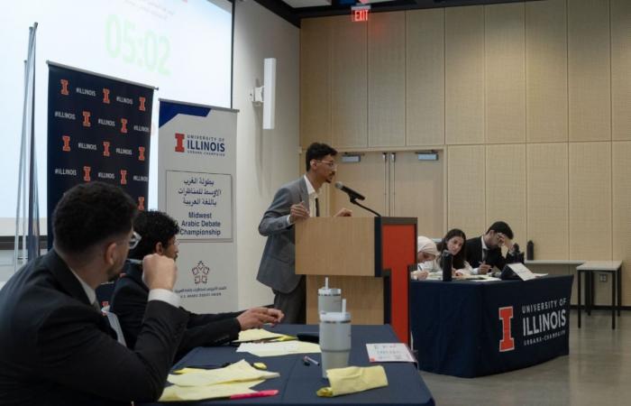 مركز مناظرات قطر يختتم البطولة الثانية لمناظرات الجامعات باللغة العربية في منطقة الغرب الأوسط بالولايات المتحدة