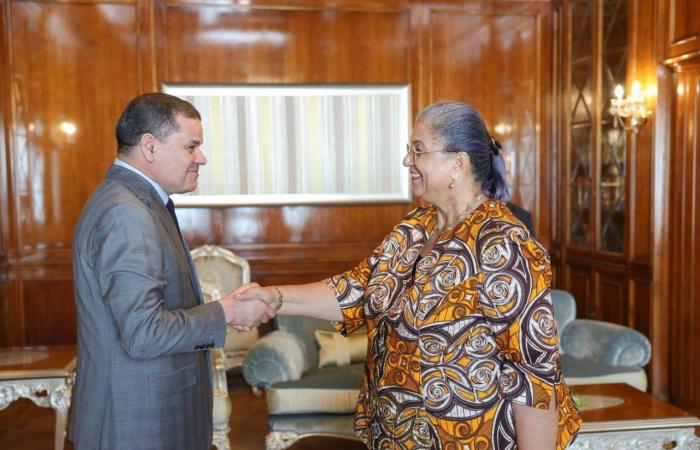 الأزمة
      الليبية:
      تعدُّد
      لجان
      الحل...
      وأمل
      الوصول
      إلى
      الانتخابات
      «بعيد»