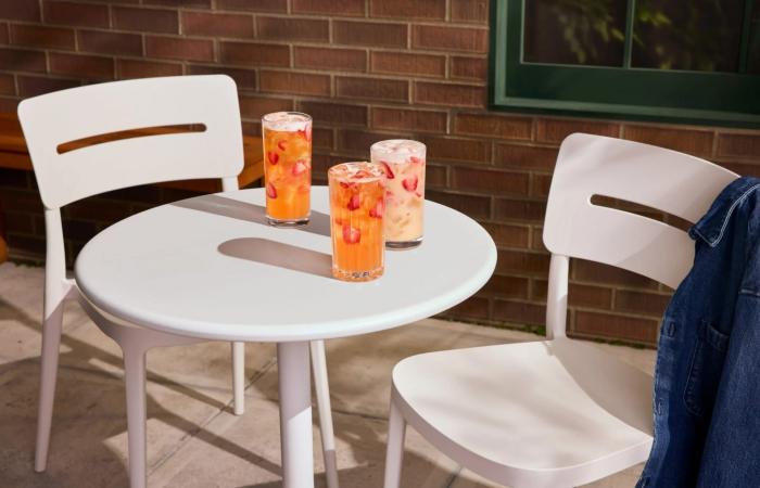 من قوائم "ستاربكس" إلى "ماكدونالدز".. ما سر هيمنة هذه المشروبات الزاهية؟