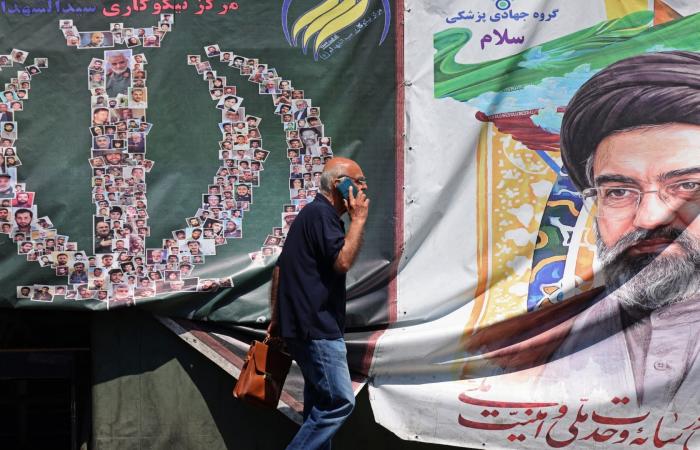 مستشار مجتبى خامنئي يبين موقف إيران من تمديد الحصار الأمريكي وصحة المرشد الأعلى