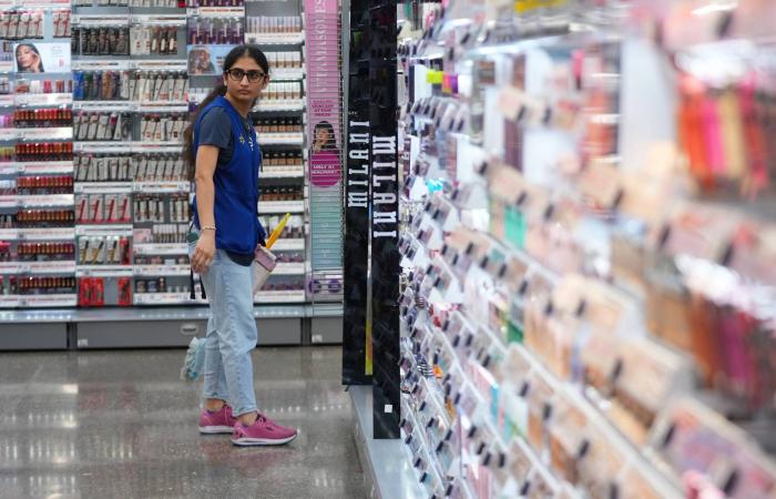 النفط
      يتخطى
      126
      دولاراً
      وسط
      مخاوف
      التصعيد
      في
      إيران