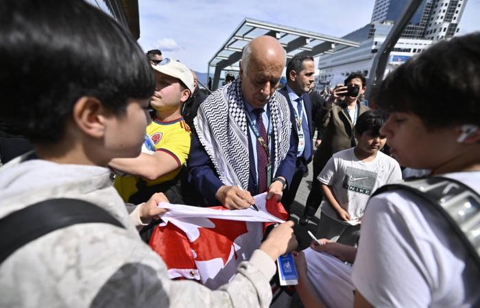إسلام
      عيسى
      لاعب
      منتخب
      مصر
      يخضع
      لعملية
      جراحية
      في
      ألمانيا