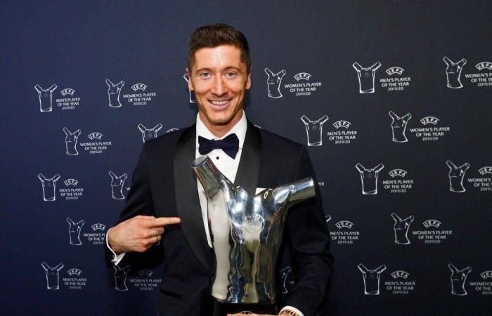 «دورة
      مدريد»:
      سينر
      إلى
      النهائي
      بسهولة