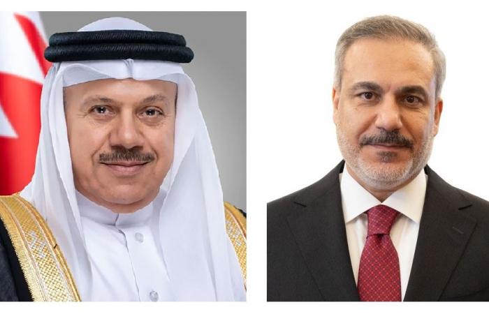 وزيرا الخارجية البحريني والتركي يستعرضان هاتفياً العلاقات الثنائية والتطورات في الشرق الأوسط