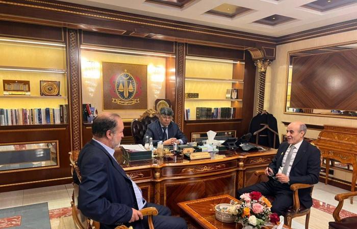 الانقسام
      السياسي
      في
      ليبيا
      يعزز
      «صراعات
      الجبهات»
      بالإعلام