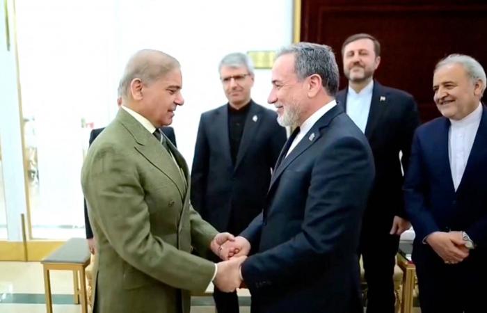 إيران
      بين
      عودة
      النار
      واستمرار
      الحصار