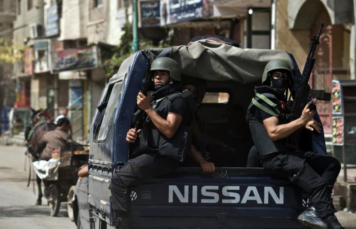مصر.. فيديو لشخص يضرب رجلا مُسنا والداخلية تكشف تفاصيل