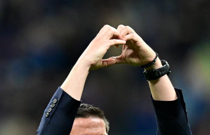 «الدوري
      الإيطالي»:
      إنتر
      ميلان
      يتوّج
      باللقب
      رسمياً
      بالفوز
      على
      بارما