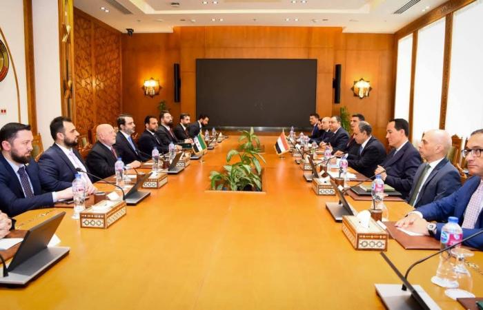 زيارة
      وزير
      خارجية
      سوريا
      إلى
      مصر...
      مؤشرات
      تقارب
      تتجاوز
      الجمود