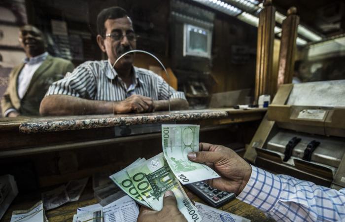 لماذا تسجل تحويلات المصريين في الخارج ارتفاعات قياسية؟