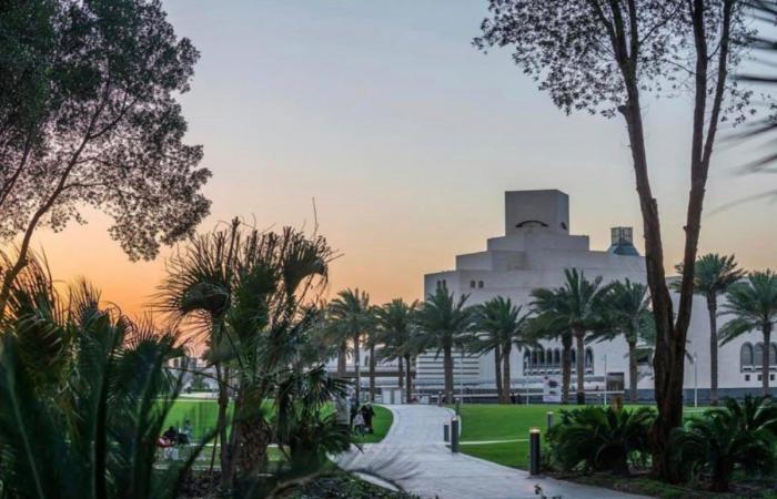 طقس حار نهارا مصحوب ببعض السحب على الساحل وفي عرض البحر