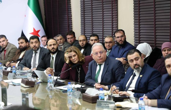 مسؤولة
      أممية
      في
      مخيم
      شمال
      سوريا
      للاطلاع
      على
      تحديات
      عودة
      النازحين