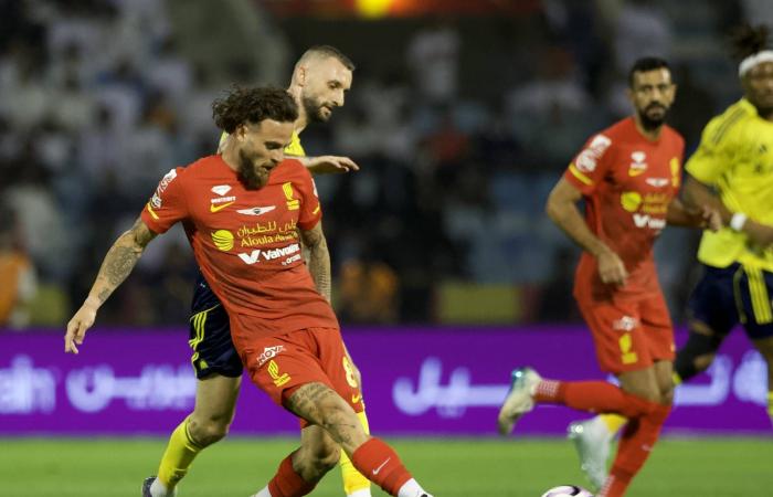 «آمال
      تحقيق
      الدوري»
      تنشط
      عملية
      بيع
      تذاكر
      الخليج
      والهلال