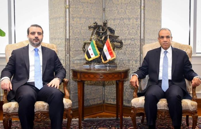 عودة
      اسم
      عبد
      المنعم
      رياض
      لأحد
      شوارع
      حمص
      السورية...
      رسالة
      تقارب
      مع
      مصر