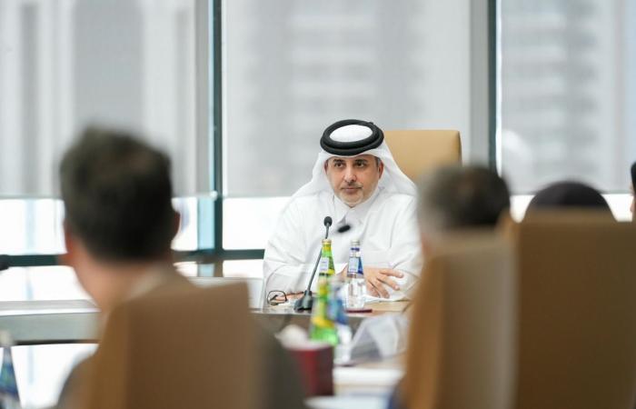 وزير البيئة يستعرض مع فريق من منصة "تسمو" مستجدات "نظام إدارة المواد الخطرة"