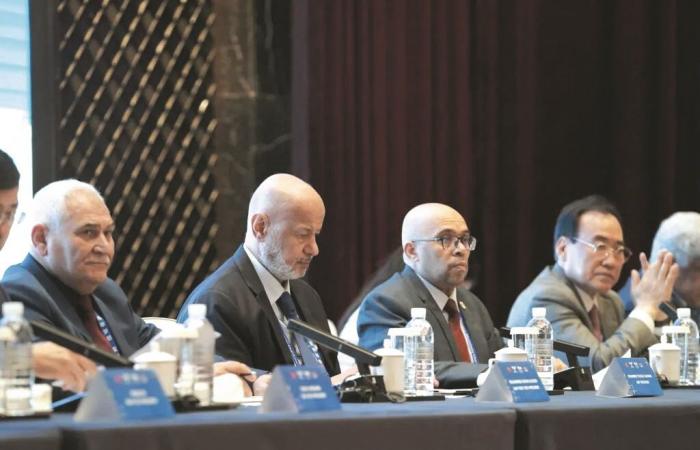 على هامش بطولة العالم للناشئين.. المانع يشارك في اجتماع تنفيذي رفع الأثقال