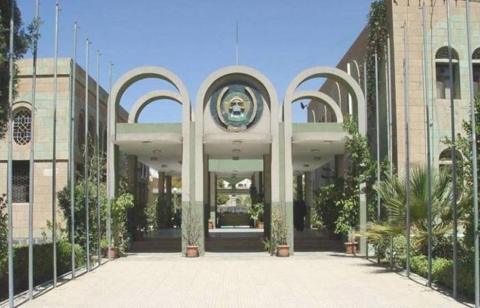 الحوثيون
      يعيدون
      تشكيل
      القضاء
      ويضيّقون
      على
      النساء