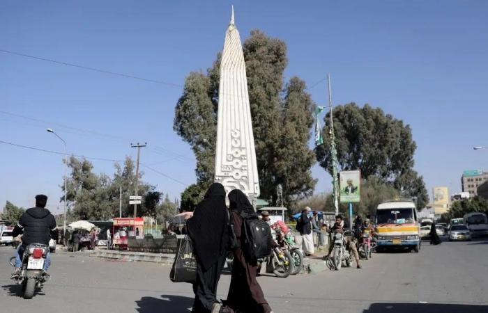 الحوثيون
      يعيدون
      تشكيل
      القضاء
      ويضيّقون
      على
      النساء