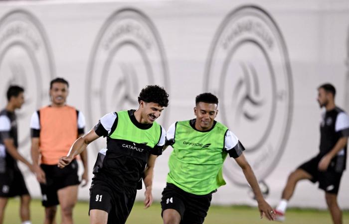 فريق
      سيدات
      الهلال
      بطلا
      للدوري
      السعودي
      للريشة
      الطائرة