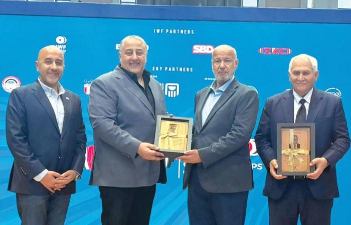 تكريم المانع على هامش بطولة العالم لرفع الاثقال