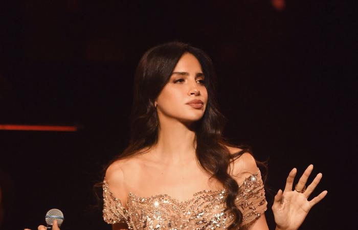 إطلالات آمال ماهر.. أناقة كلاسيكية بين الكوتور والعصرية