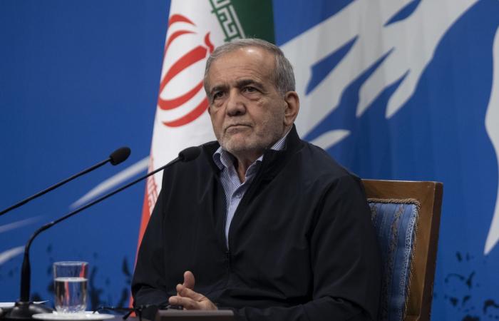 "استمر ساعتين ونصف".. رئيس إيران يُعلن عن اجتماع جمعه بالمرشد مجتبى خامنئي