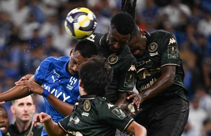 قلبها
      الهلال...
      وطار
      بكأس
      الملك
      سلمان