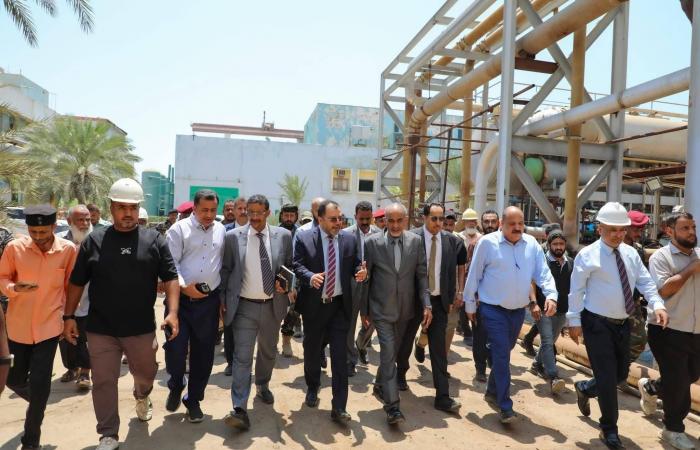 عدن
      تستقبل
      صيفها
      الملتهب
      بنقص
      حاد
      في
      الكهرباء
