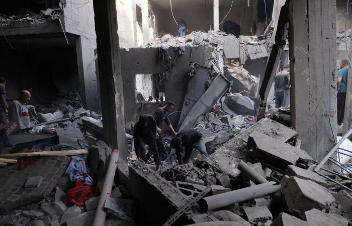سوريا:
      الشرع
      يستبعد
      شقيقه
      من
      «أمانة
      الرئاسة»
      في
      أول
      تعديل
      وزاري
