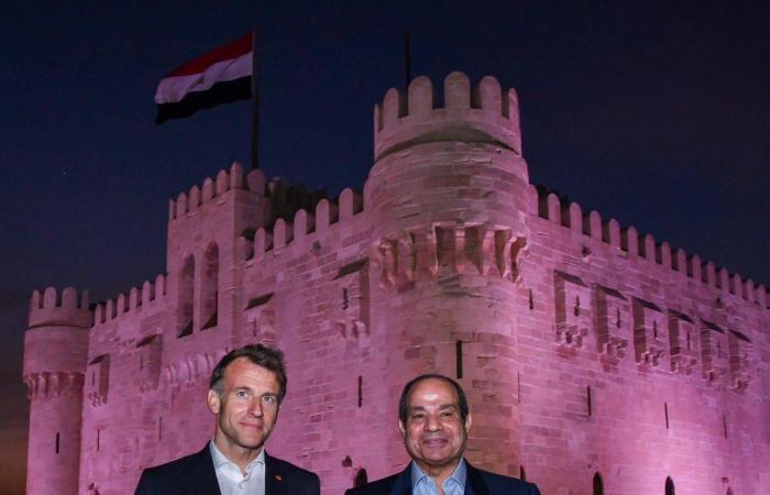 ماكرون
      يركض
      في
      شوارع
      الإسكندرية...
      رسائل
      ودّ
      خارج
      القاعات
      الرسمية