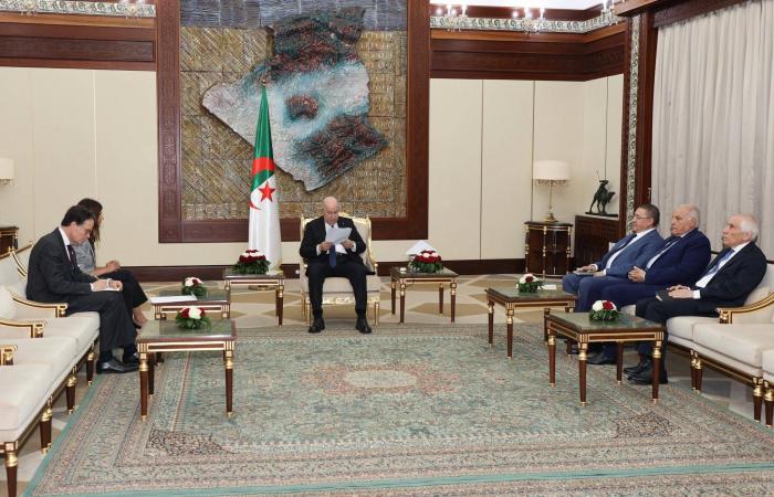 الجزائر
      وفرنسا
      تتفقان
      على
      خريطة
      طريق
      لترميم
      العلاقات