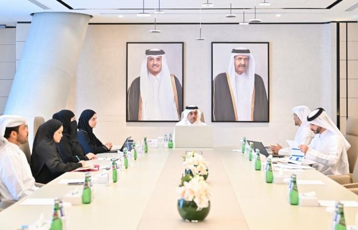 وزير العمل يترأس اجتماع لجنة أمناء جائزة قطر للتوطين في القطاع الخاص