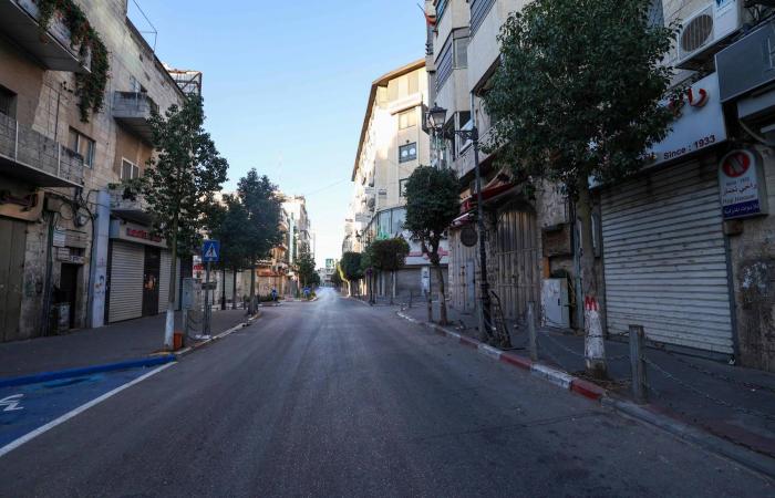 الإضرابات
      تتوسع
      في
      وجه
      الحكومة
      الفلسطينية
      وتهدد
      بشلل
      واسع