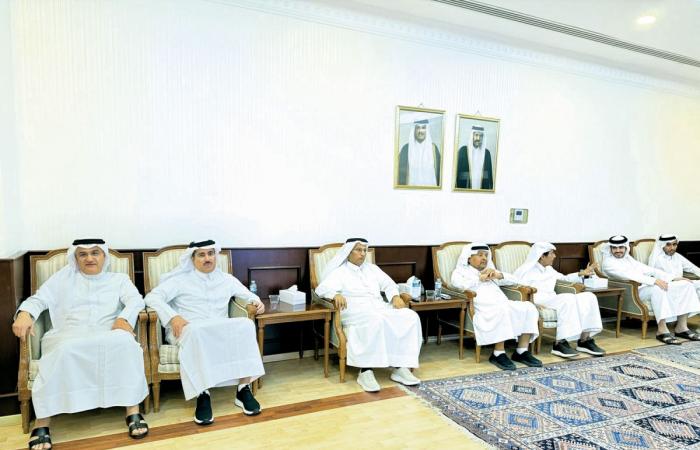 أشادوا بالإنجاز التاريخي للفهود.. رئيس النادي يستقبل رموز الغرافة