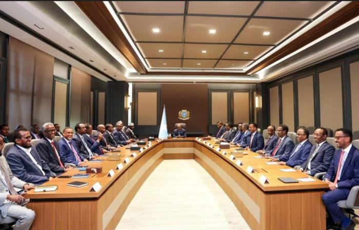 سيناريوهات
      معقدة
      في
      الصومال
      مع
      تعثر
      «الحوار
      الرئاسي»