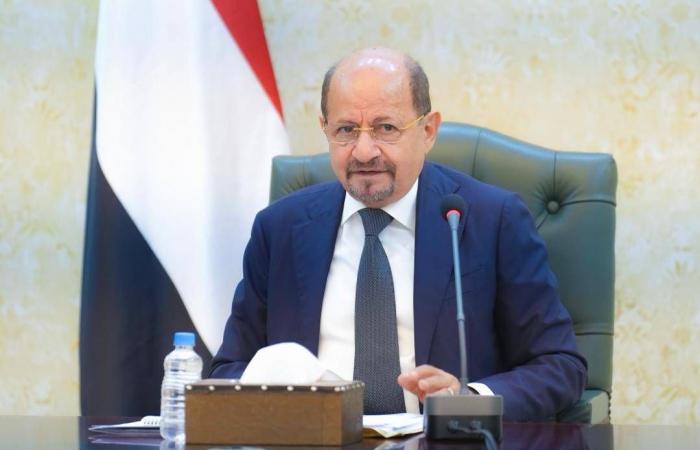 الزنداني
      يضع
      الأمن
      والخدمات
      في
      صدارة
      أولويات
      اليمن