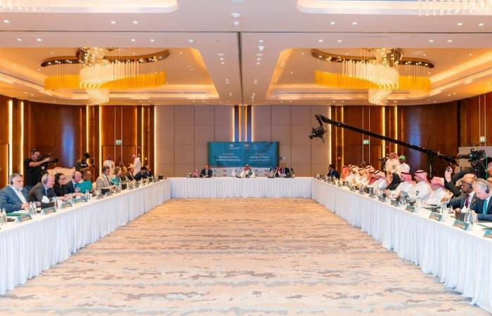 ولي
      العهد
      يستقبل
      وفد
      تكريم
      خادم
      الحرمين
      تقديراً
      لدعمه
      جمعيات
      تحفيظ
      القرآن