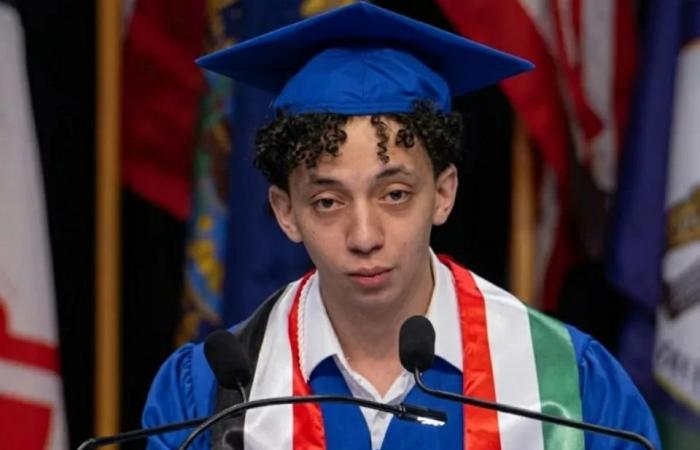 مصري يحصد 3 شهادات في الهندسة دفعة واحدة من جامعة أمريكية.. ما قصته؟