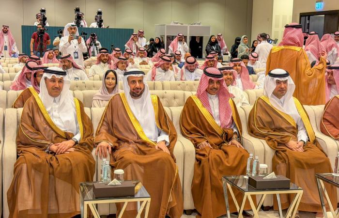 وصول
      860
      ألف
      حاج...
      والسعودية
      تؤكد
      الجاهزية
      الكاملة
      لخدمتهم