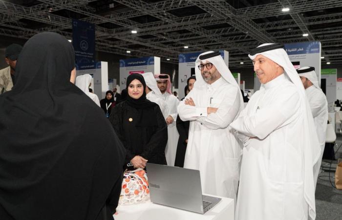 وزراء ومسؤولون يطّلعون على مشاريع الطلبة في اليوم الثاني للمعرض الوطني للبحث العلمي والابتكار